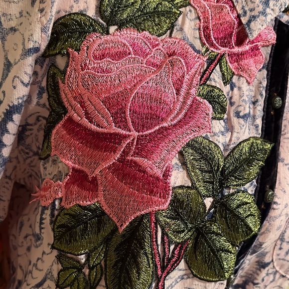 Floral Button down shirt - Picture 4 of 9